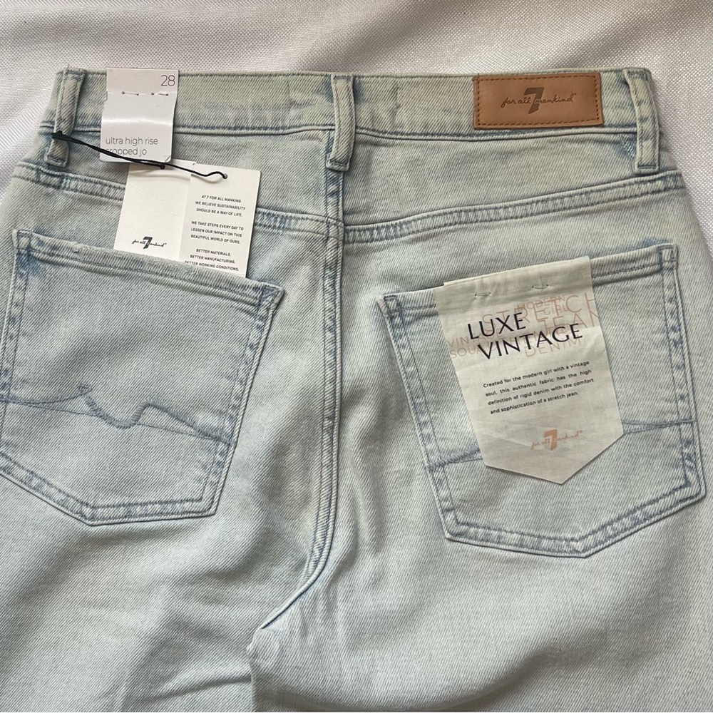 7 For All Mankind 28 NWT Ultra High Rise Wide leg cropped Jo Denim Jeans